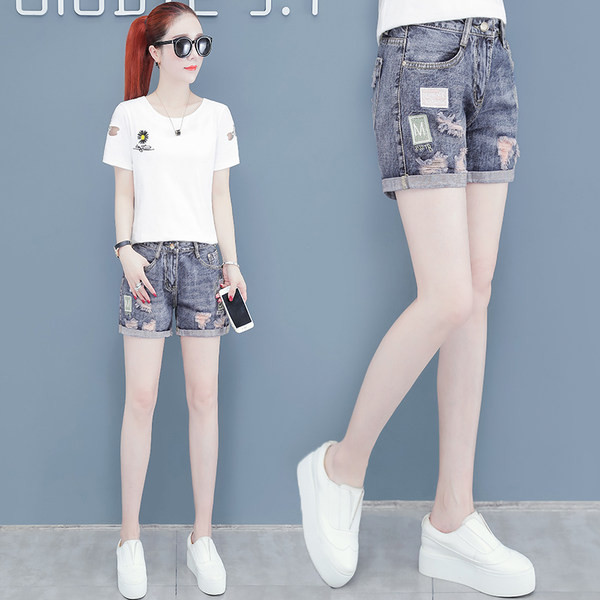 Γυναικείο casual τζιν σορτς με έμβλημα