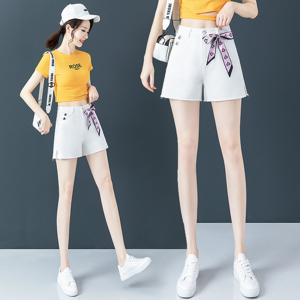 Naiste lühikesed püksid kõrge vöökoha ja paelaga