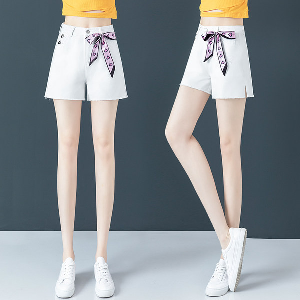 Naiste lühikesed püksid kõrge vöökoha ja paelaga