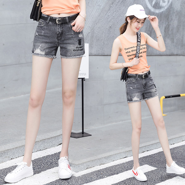 Κοντό τζιν με κέντημα και σκισμένα μοτίβα