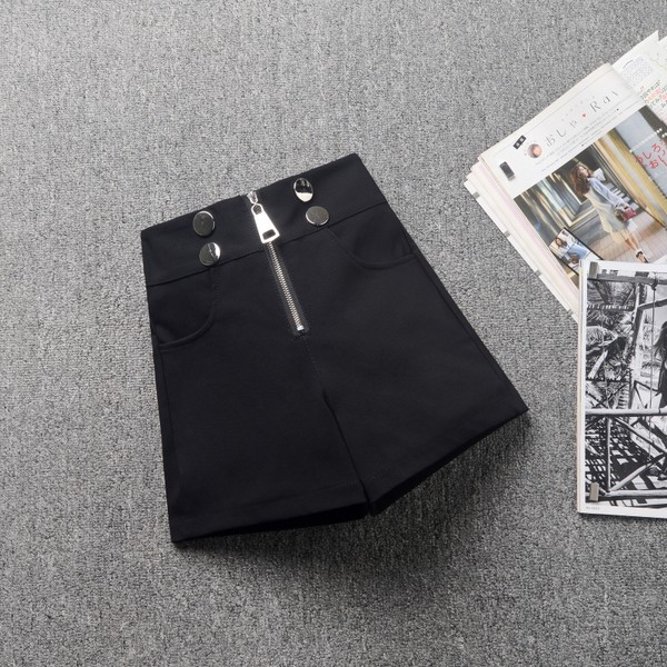 Σορτς με φερμουάρ και διακοσμητικά κουμπιά