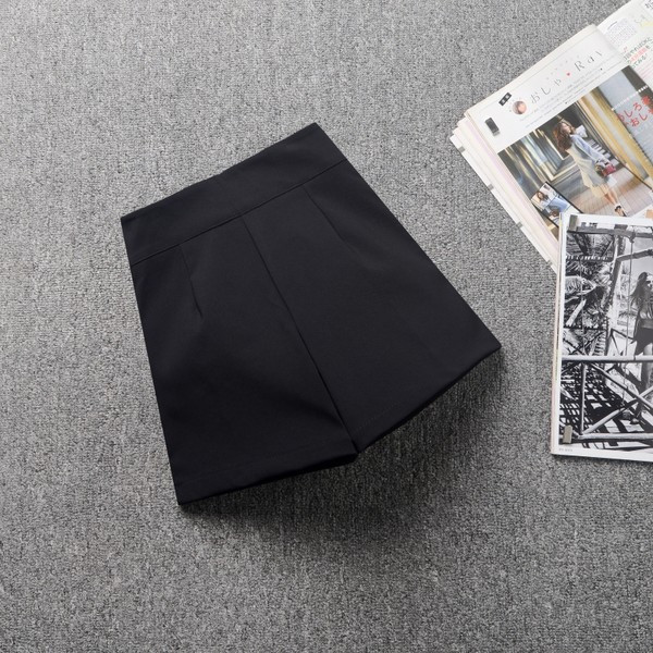 Σορτς με φερμουάρ και διακοσμητικά κουμπιά