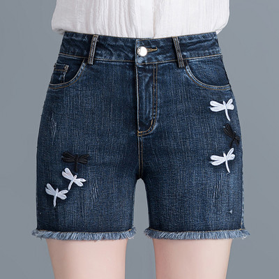 Liibuvad lühikesed tikandiga teksad