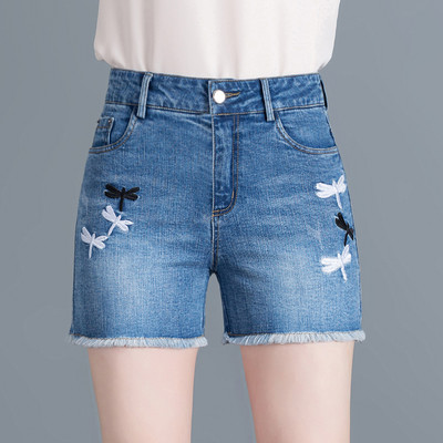 Liibuvad lühikesed tikandiga teksad