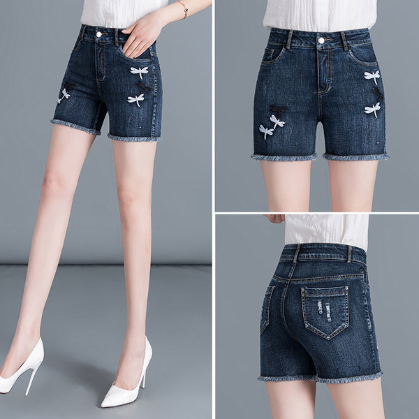 Liibuvad lühikesed tikandiga teksad