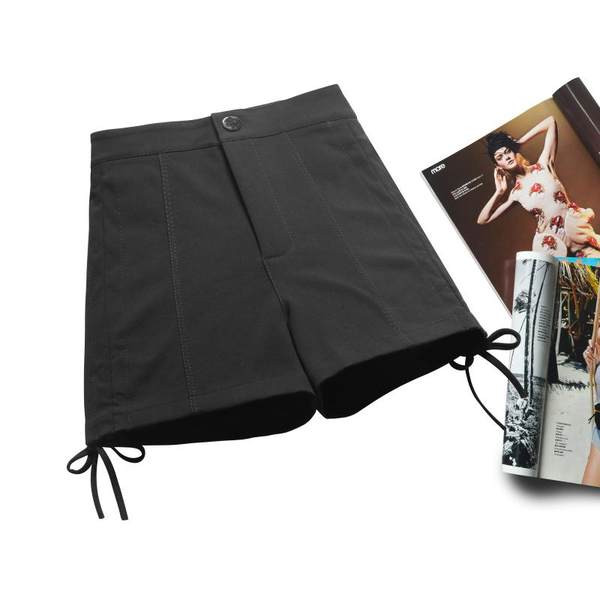 Ženske kratke hlače s visokim strukom i vezicama - crne boje