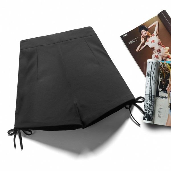 Ženske kratke hlače s visokim strukom i vezicama - crne boje