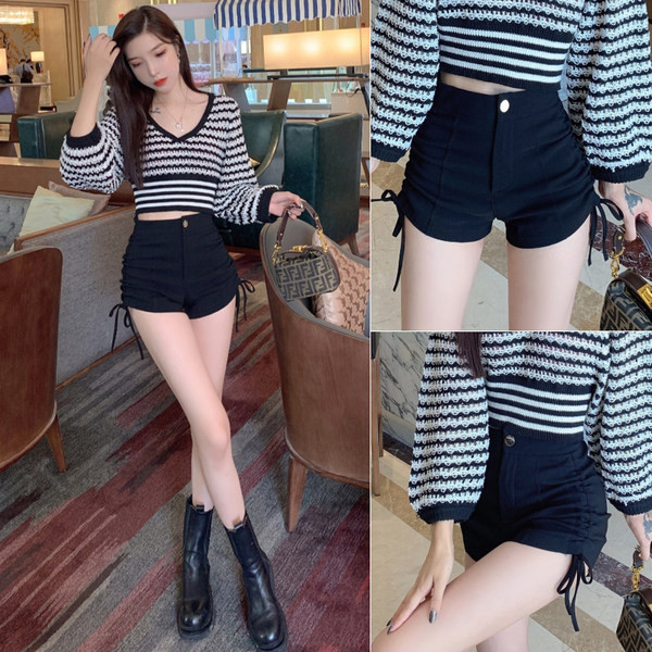 Ženske kratke hlače s visokim strukom i vezicama - crne boje