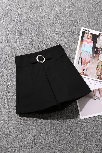 Κομψό σορτς με αγκράφα