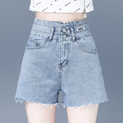 Τζιν σορτς με ασύμμετρο κούμπωμα