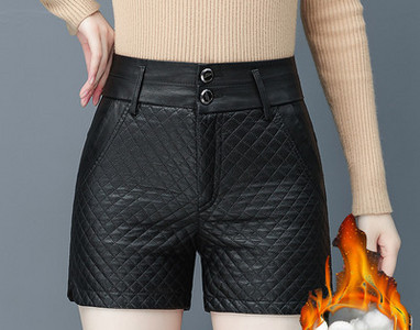 Öko-nahast valmistatud naiste lühikeste pükste uus mudel