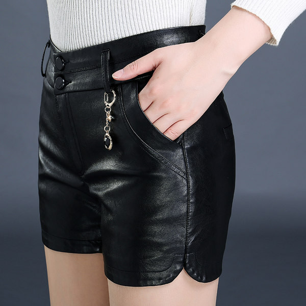 Öko-nahast valmistatud naiste lühikeste pükste uus mudel