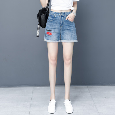 Μοντέρνο γυναικείο τζιν σορτς