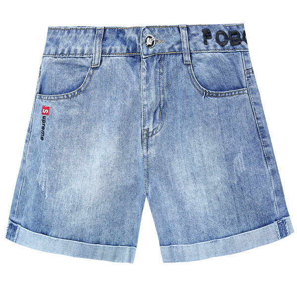 Κοντό τζιν με τσέπες και επιγραφή