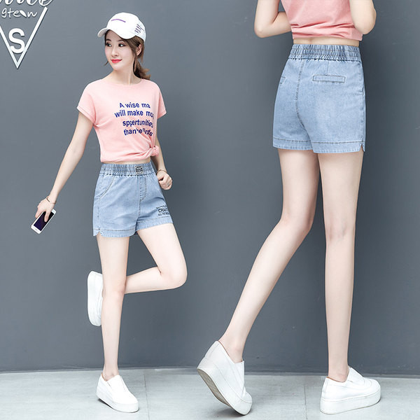 Κοντό τζιν με ελαστική μέση και επιγραφές