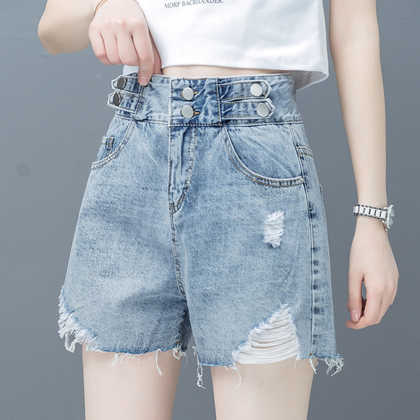 Ženske traperice s poderanim uzorkom i gumbima