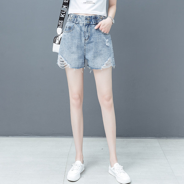 Ženske traperice s poderanim uzorkom i gumbima