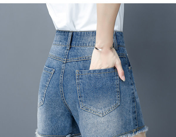 Νέο μοντέλο γυναικείου τζιν σορτς σε μπλε χρώμα