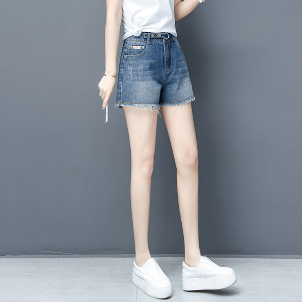 Νέο μοντέλο γυναικείου τζιν σορτς σε μπλε χρώμα