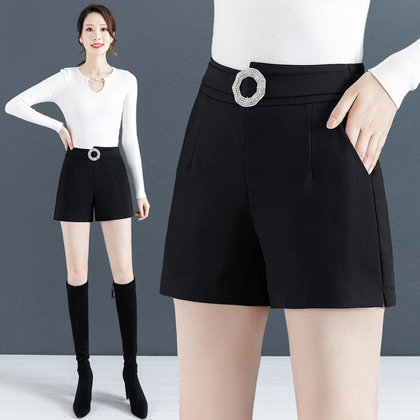 Ženske moderne kratke hlače s ukrasnim kamenčićima