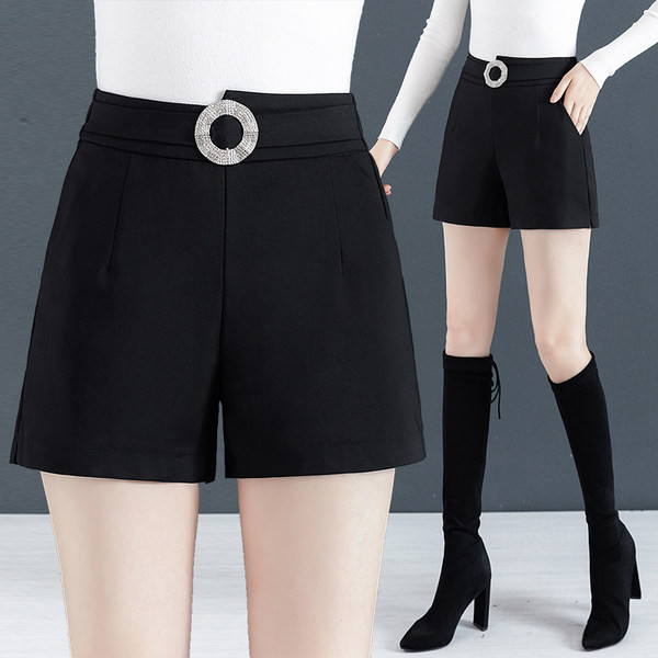 Ženske moderne kratke hlače s ukrasnim kamenčićima