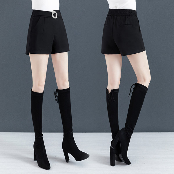 Ženske moderne kratke hlače s ukrasnim kamenčićima