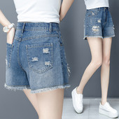 Τζιν σορτς με σκισμένο δεξί και ψηλόμεσο