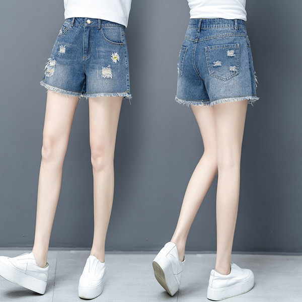 Τζιν σορτς με σκισμένο δεξί και ψηλόμεσο