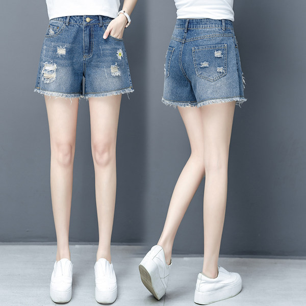 Τζιν σορτς με σκισμένο δεξί και ψηλόμεσο