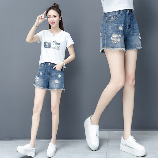 Τζιν σορτς με σκισμένο δεξί και ψηλόμεσο