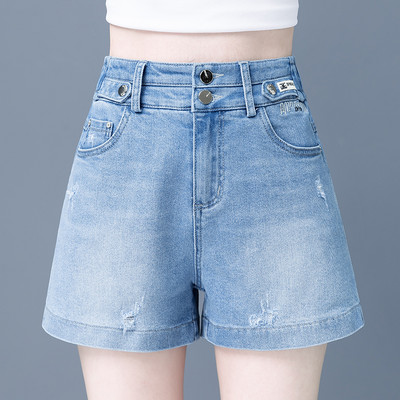 Novi model kratkih traperica na gumbe