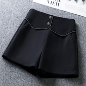 Γυναικείο σορτς σε μαύρο χρώμα κατάλληλο για το καλοκαίρι