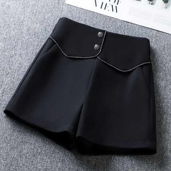 Γυναικείο σορτς σε μαύρο χρώμα κατάλληλο για το καλοκαίρι