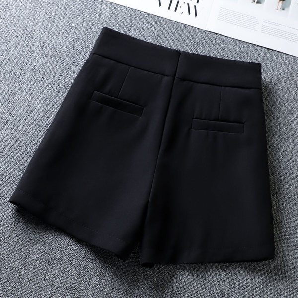 Γυναικείο σορτς σε μαύρο χρώμα κατάλληλο για το καλοκαίρι