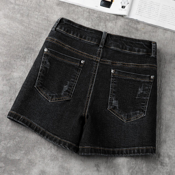 Γυναικείο τζιν σορτς με ψηλόμεσο και κεντητή επιγραφή