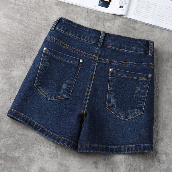 Γυναικείο τζιν σορτς με ψηλόμεσο και κεντητή επιγραφή