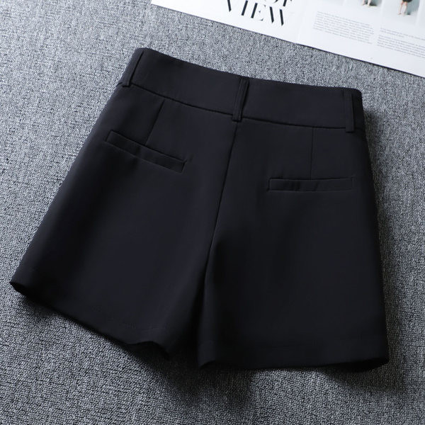 Γυναικείο σορτς άνοιξη-καλοκαίρι σε μαύρο χρώμα