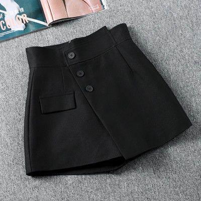 Γυναικείο σορτς με ψηλή μέση και κούμπωμα στο πλάι