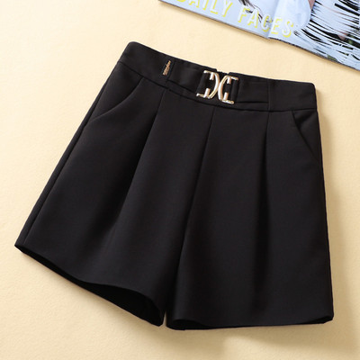 Praegused metallkaunistusega püksid