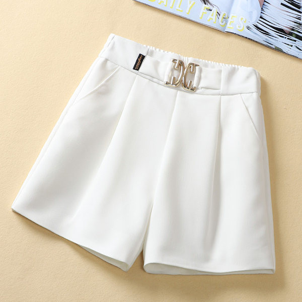 Praegused metallkaunistusega püksid