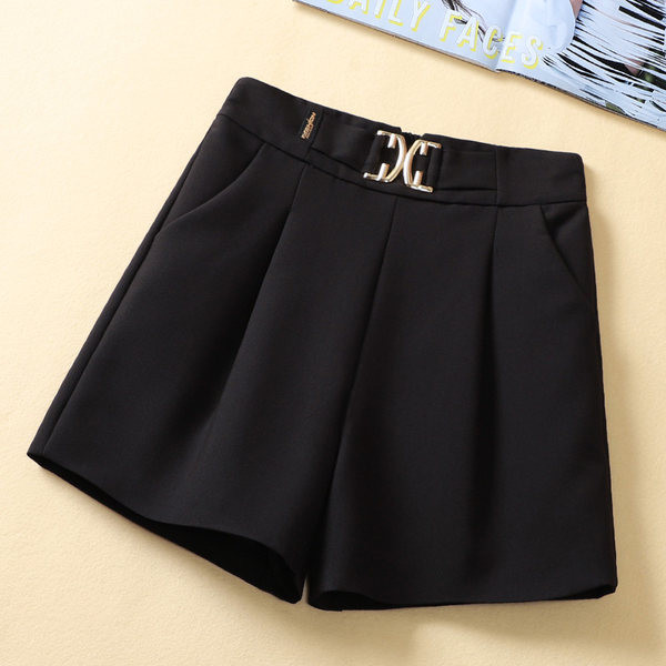 Praegused metallkaunistusega püksid