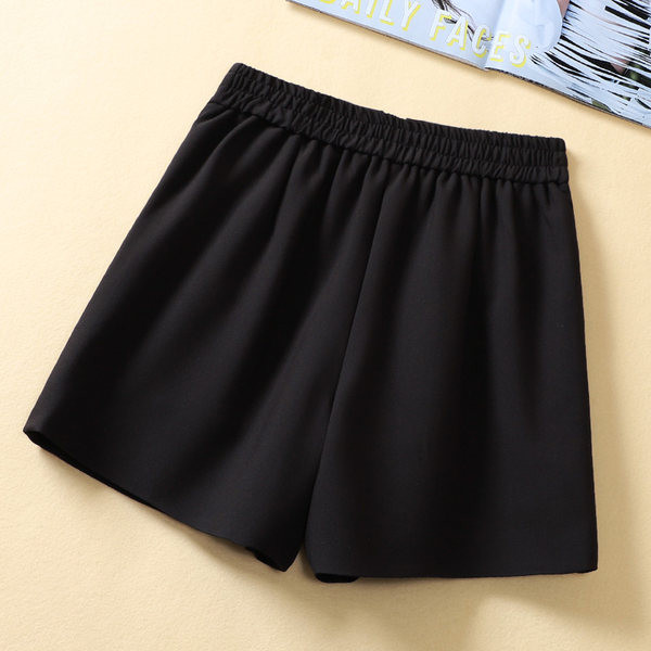 Praegused metallkaunistusega püksid