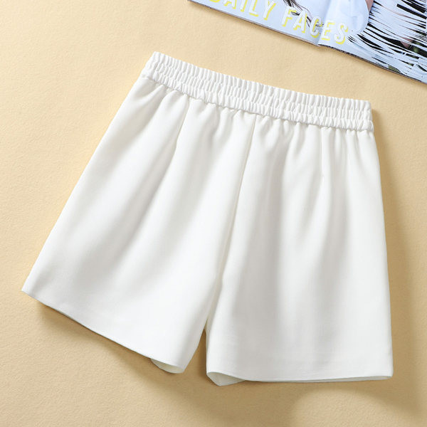 Praegused metallkaunistusega püksid