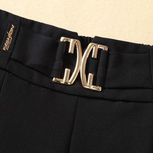 Praegused metallkaunistusega püksid