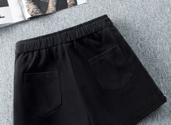 Naiste vabaaja lühikesed püksid kõrge vöökoha ja lukuga