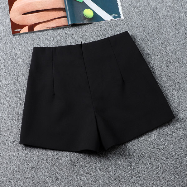 Ženske kratke hlače s metalnim ukrasom - dvije boje