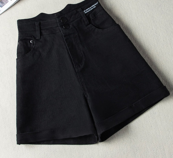 Νέο μοντέλο γυναικείου σορτς κατάλληλο για το καλοκαίρι