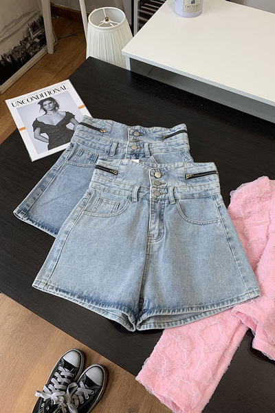 Κοντό γυναικείο ψηλόμεσο τζιν σε μπλε χρώμα