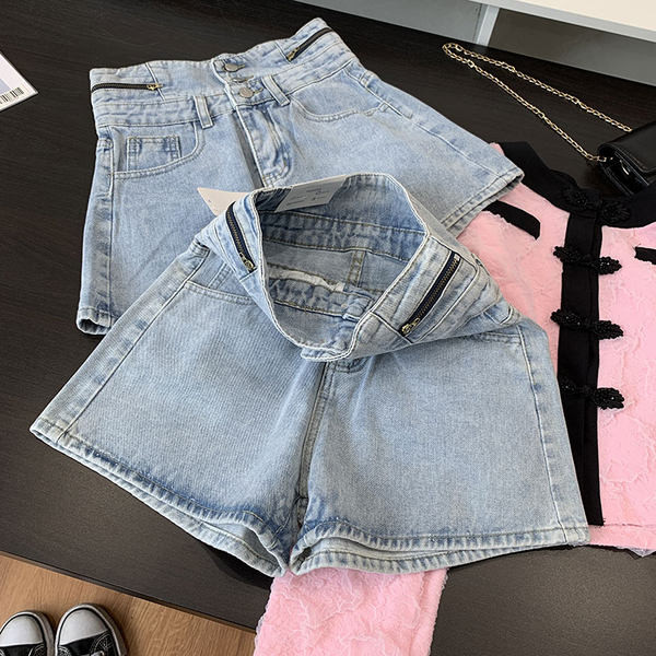 Κοντό γυναικείο ψηλόμεσο τζιν σε μπλε χρώμα