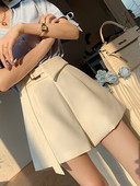 Μοντέρνο γυναικείο σορτς σε τρία χρώματα